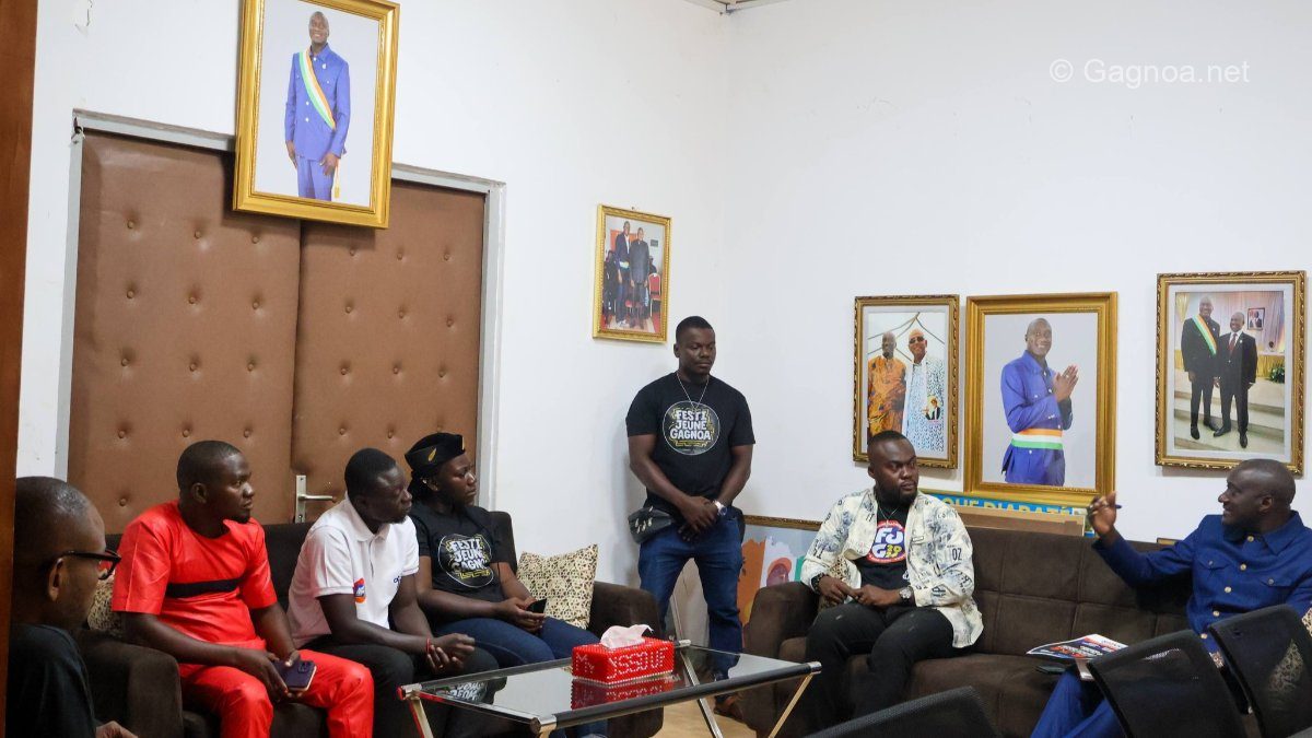 Photo : Le comité d’organisation du FESTI JEUNE GAGNOA  et le Député-Maire de Gagnoa, Monsieur Yssouf Diabaté