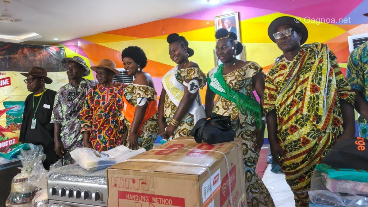 Photo : Ruth Bessou, (miss awoulaba), Zezé Nadia Joëlle et Gbeuli Ella (première et deuxième saraman.)